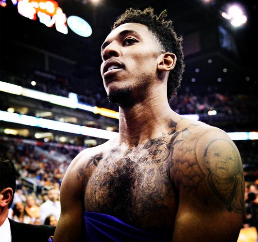 伊萨克到来-红军的首发怎么排？（伊萨克入队，红军首发该如何搭配？）