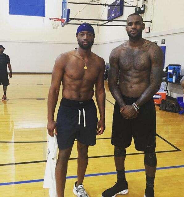 比朔夫：孔帕尼之前说我会被安排在六号位；更衣室氛围很好（比朔夫：孔帕尼此前已告知我将司职6号位，更衣室氛围很棒）