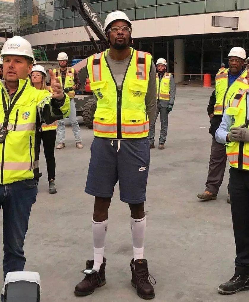 葡媒：C罗向欧国联冠军队友赠送定制手表，若塔的送给了其家人（葡媒：C罗为欧国联冠军队友赠送定制腕表，若塔那块已转赠给家人）