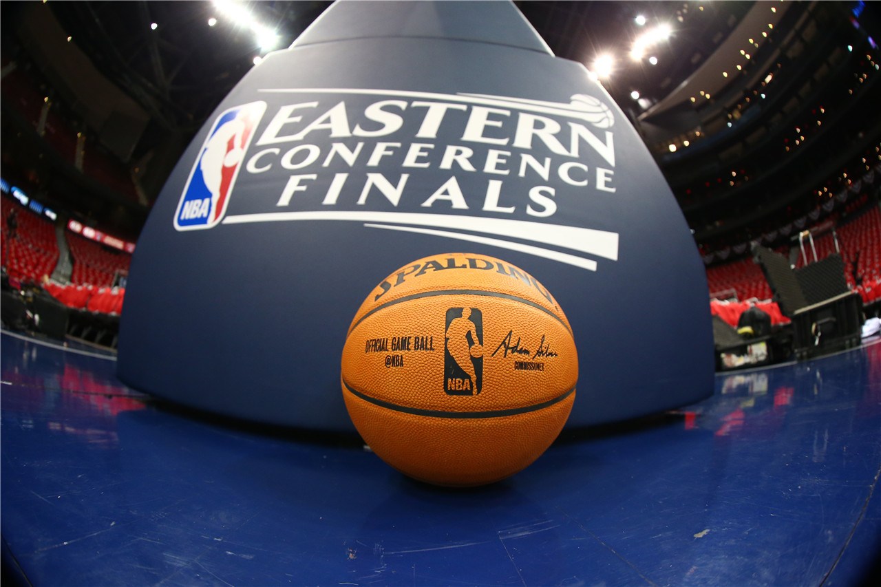 手感不佳！布朗三分8中0&罚球10中8得到16分3助3断（手感冰冷！布朗三分8投0中、罚球10中8，拿下16分3助3断）