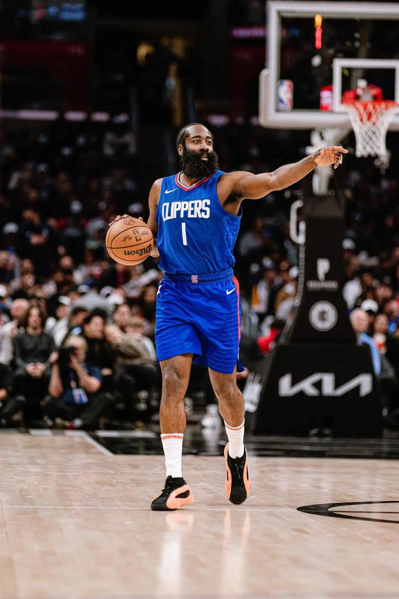 意媒：此前因流感缺阵的博尼尚未恢复训练，不确定能否踢意杯（意媒：博尼流感后尚未复训，能否出战意杯存疑）